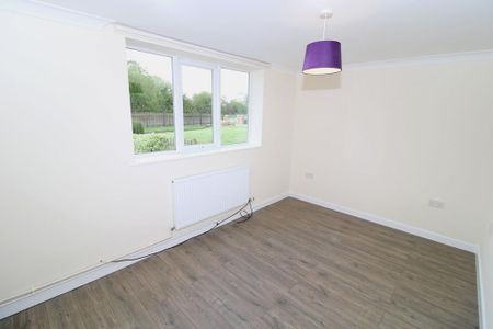 3 bedroom detached bungalow to rent - Photo 3