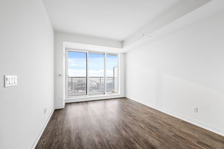 For Lease - 2 David Eyer Road Unit# 1221, Richmond Hill, Ontario - Photo 3