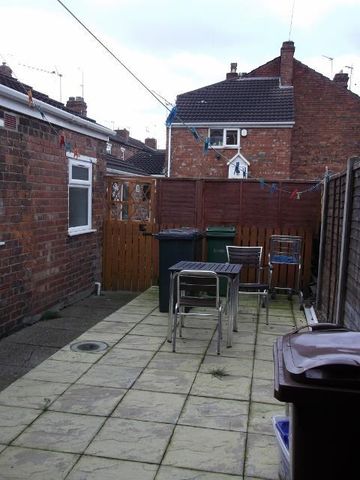 2 bedroom flat to rent - Photo 5