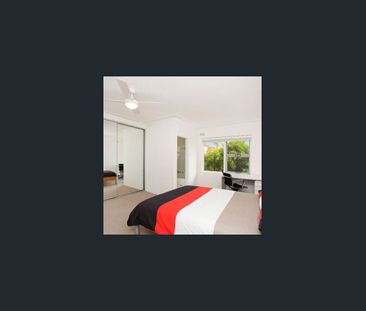 Beachside Living: Huge Bedroom, Modern Kitchen & Walk to Dee Why Beach - Photo 5