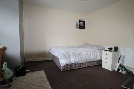 6 bedroom terraced house to rent - Photo 3