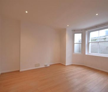 3 bedroom flat to rent - Photo 3
