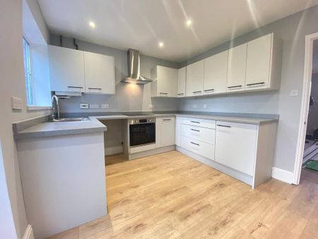 2 bedroom end of terrace house to rent - Photo 5