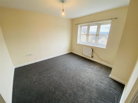 4 bedroom semi-detached house to rent - Photo 5
