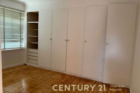 For Rent Beautiful House in Strategic Location - Photo 4