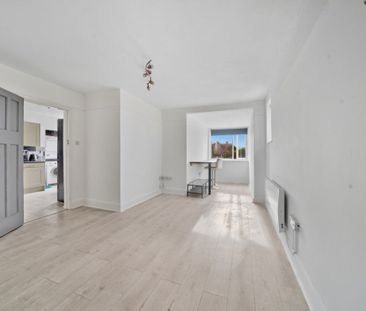 Flat 4, 12, The Parade, East Wittering - Photo 3