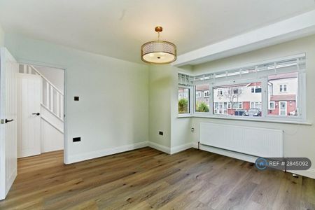 4 bedroom terraced house to rent - Photo 2