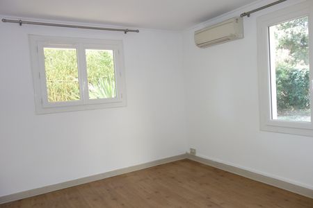 Location - Maison individuelle de 143 m² avec un jardin clos et arboré, une terrasse - Photo 4