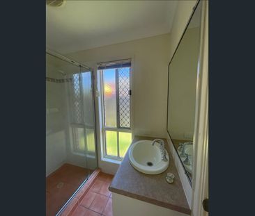 Family Home in Quiet Estate! - Photo 6