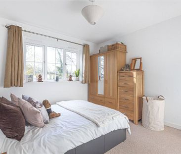 St. Dominic Close, Farnborough, Hampshire, GU14 - Photo 2