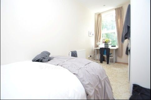 12 Bedroom Student House Properties Hyde Park Leeds - Photo 1