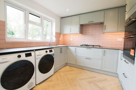 1 bedroom in a house share to rent - Photo 3