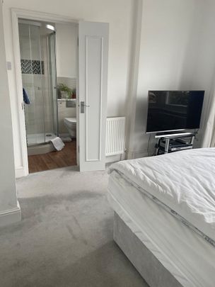 2 Bed Flat, Clarendon Drive, SW15 - Photo 1