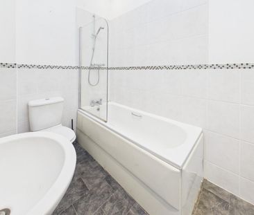 3 bedroom House To Let - Photo 4