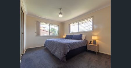 Charming Family Home with Spacious Backyard - Photo 4