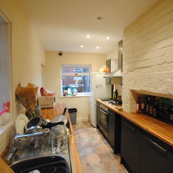 5 bedroom house to rent - Photo 1