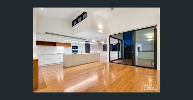 LIVE DIFFERENT - Photo 1