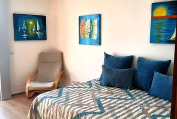 Furnished and equipped T0 flat next to Wisteria!