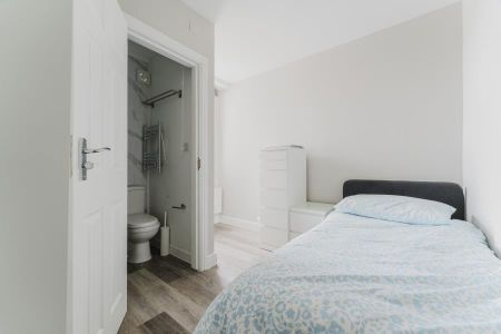 5 bedroom flat to rent - Photo 2