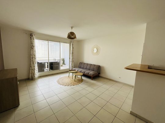 Location Appartement 2 pièces 41m² BELLE PIERRE 97400 - Photo 1