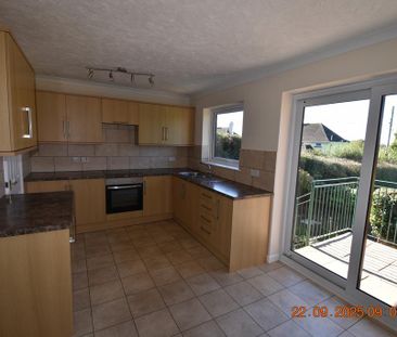 3 bedroom detached bungalow to rent - Photo 6