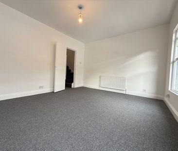 2 Bed Flat, Stockwood Crescent, LU1 - Photo 2