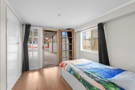 Beautifully Renovated Clayfield Home with Dual Living & Entertainer's Appeal - Photo 5