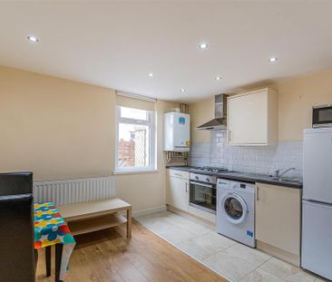 1 bedroom private hall to rent - Photo 1