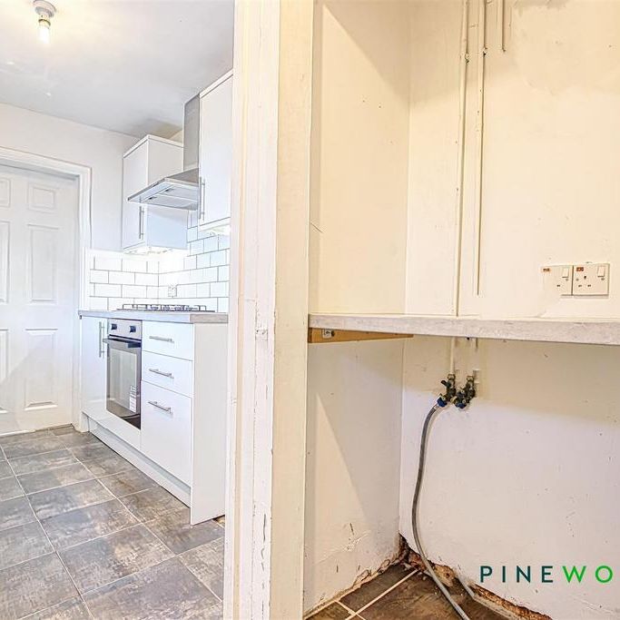 2 bedroom end of terrace house to rent - Photo 1