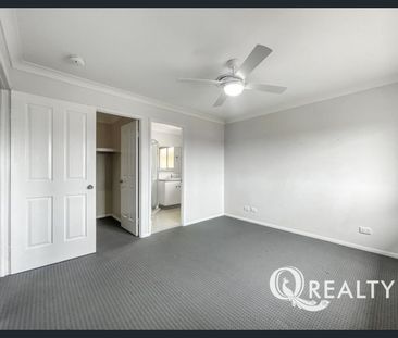 🏡 Low Maintenance Contemporary Home In Great Location - Photo 6