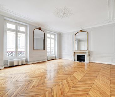 Tout savoir sur cet appartement dans le quartier Lorette-Martyrs, à... - Photo 2
