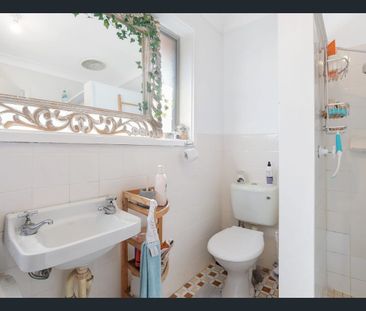 Peaceful Waterfront Living - Walk to Shops, Train & Lake Track - Photo 2