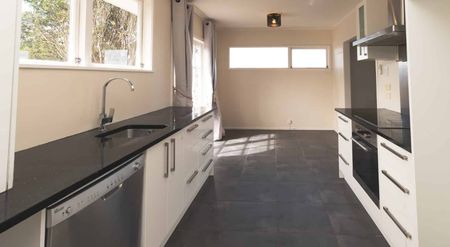 Smart Stylish Home on Sycamore Dr - Photo 3