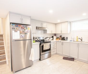 Spacious 3 Bedroom Unit off of Upper Gage!! - Photo 6