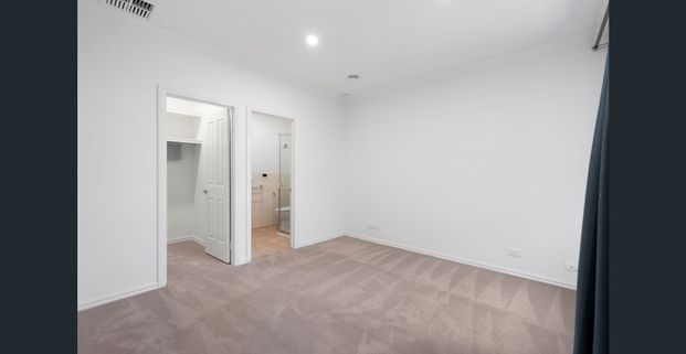 Quiet Family Home in East Doncaster Secondary College Zone - Photo 1