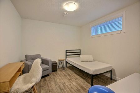 Charming Basement Studio for Rent! - Photo 4