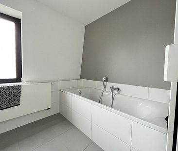 Hedendaags 2 slpk-appartement met balkon - Foto 2