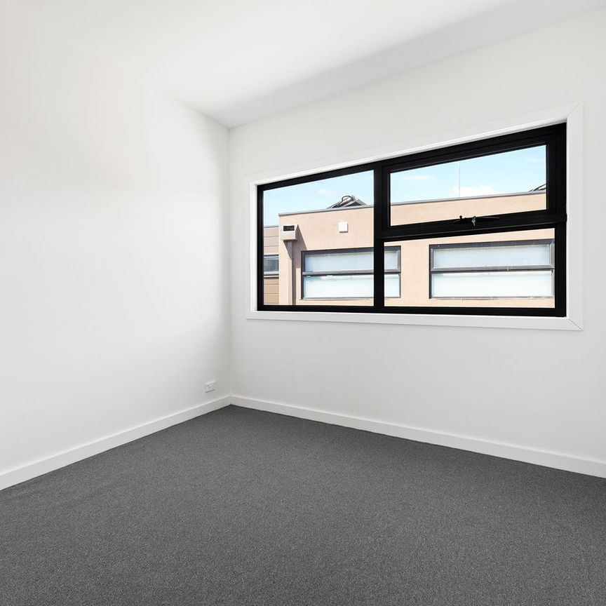 6 Belle Walk, Roxburgh Park - Photo 1