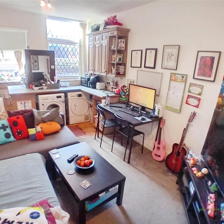 2 bedroom flat to rent - Photo 1