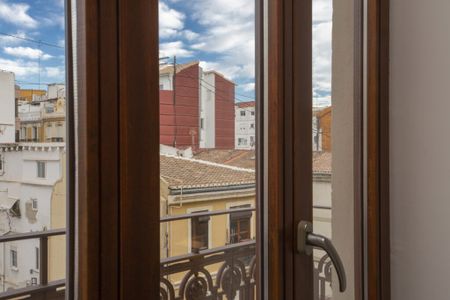 Oasis de 3 Habitaciones en el Corazón de Ruzafa - Photo 3