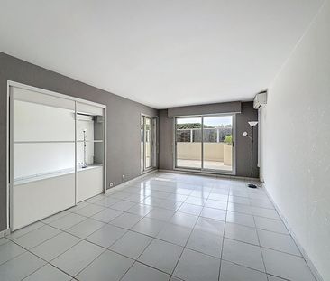 Location Appartement 4 pièces 80m² NICE 06000 - Photo 5