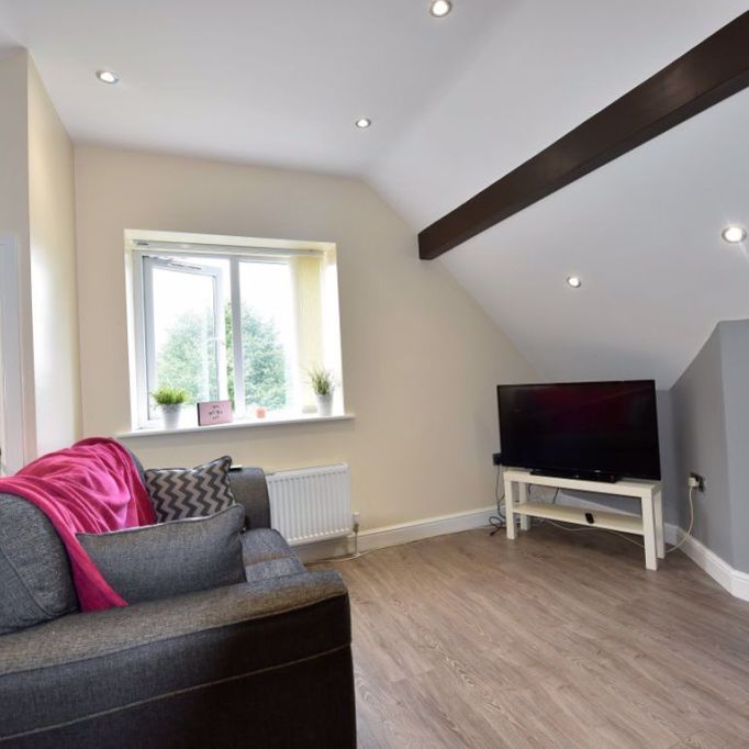 2 bedroom Flat in Wood Lane, Leeds - Photo 1