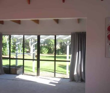 Waikanae - 3 bedrooms - Photo 1