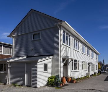 Fully Renovated 4 Bedroom in Heart of Merivale - Photo 1