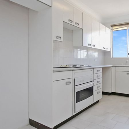 Large 2 bedroom unit - Photo 3