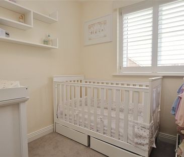 Brookwood Farm Drive, Woking, Surrey, GU21 - Photo 4