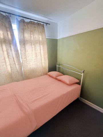 Room in a Shared House, Woodmansterne Road, SW16 - Photo 2