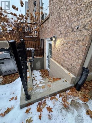 100 LARRATT LANE - Photo 1