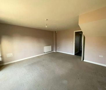 Semi-detached house to rent on - Photo 4