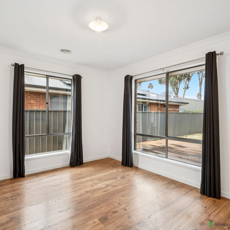 Lovely Family Home with Great Shedding! - Photo 1